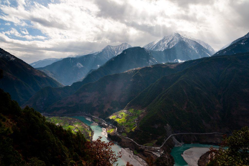 Дракон в местности по Фэн Шуй