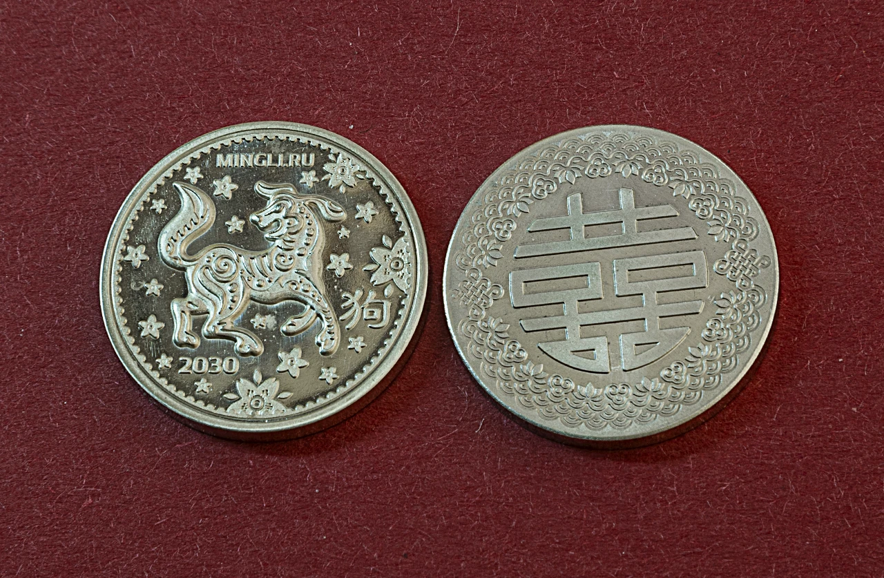 Монета год Собаки